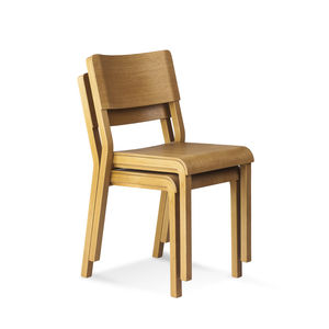 Stuhl / skandinavisches Design / Stapel / aus Eiche / geformtes Sperrholz