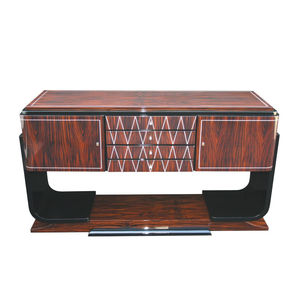 Sideboard mit hohen Beinen