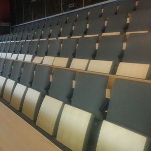 moderner Hörsaalstuhl 1