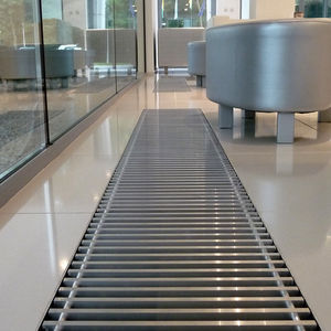 Heißwasserkonvektor / Metall / modern / Linear