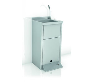 Waschbecken auf Füßen