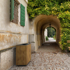 Park-Abfallbehälter