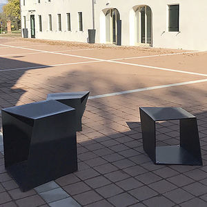 moderner Hocker 1