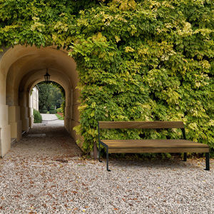 Parkbank / modern / aus Tropenholz / verzinkter Stahl