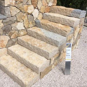 Natursteinstufe / hochbeständig