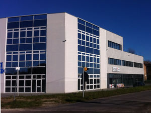 Vorhangfassade / freitragende Struktur / aus Glas