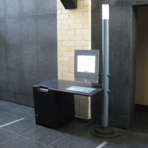 Infosäule mit Touchscreen