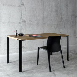 moderner Tisch