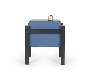 moderner Nachttisch / aus MDF / mit Fußgestell aus lackiertem Metall / quadratisch