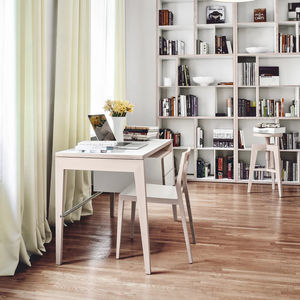 moderner Stuhl 1