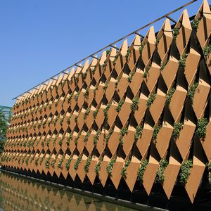 Fassadenverkleidung für begrünte Mauern