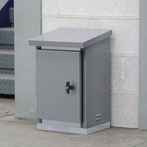 bodenstehender Verteilerkasten / Industrie / für Leercontainer / mit Tür