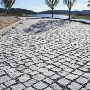 Granit-Pflasterstein / rutschfest / für Fußgänger / befahrbar
