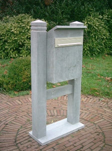 bodenstehender Briefkasten 1