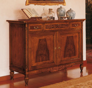 klassisches Sideboard