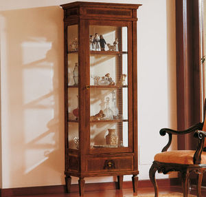 klassische Vitrine