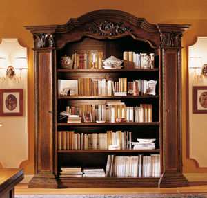 klassisches Bücherregal