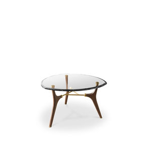 moderner Couchtisch / Glas / mit Fußgestell aus Nussbaum / mit Fußgestell aus poliertem Messing