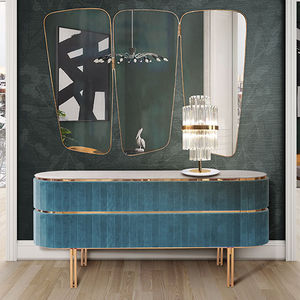 Sideboard mit hohen Beinen