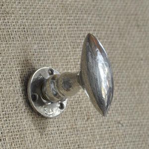 klassischer Möbelknopf / Legierung