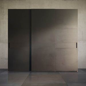 moderner Kleiderschrank