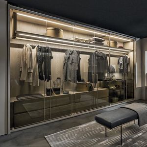 moderner Kleiderschrank
