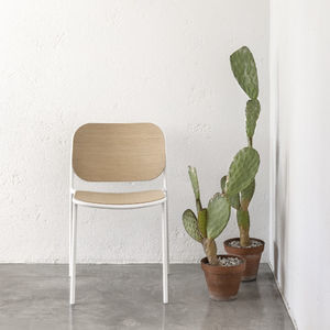 moderner Stuhl 1