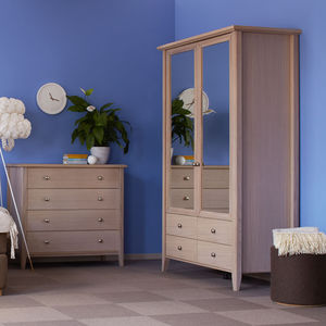 moderner Kleiderschrank