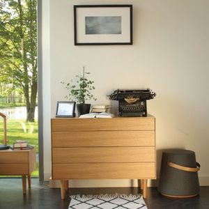 moderne Kommode / lackiertes Holz / aus Eiche / aus Nussbaum