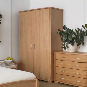 moderner Kleiderschrank