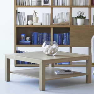 moderner Couchtisch / aus Eiche / aus Nussbaum / lackiertes Holz