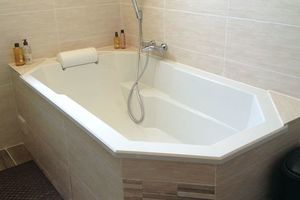 Badewanne für Eckeinbau