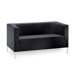 schwarzes Sofa