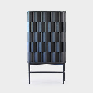 Sideboard mit hohen Beinen 1