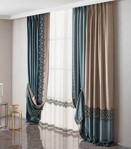 Vorhang mit geometrischen Motiven