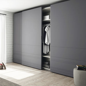 moderner Kleiderschrank