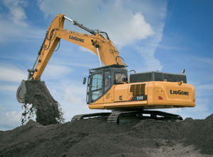 Bagger auf Raupen