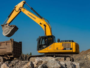Bagger auf Raupen 1