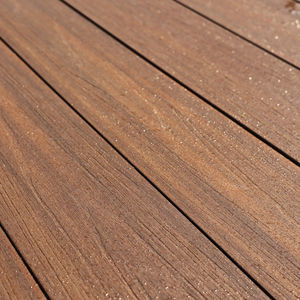 Verbundwerkstoff-Terrassendielen