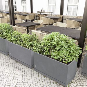 Beton-Pflanzkübel