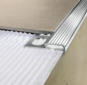 Aluminium-Treppenkante 1