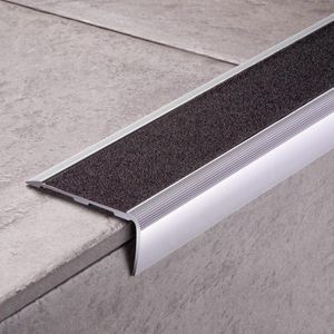 Aluminium-Treppenkante 1