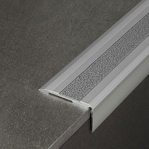 Aluminium-Treppenkante 1
