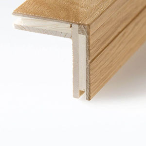Holz-Treppenkante