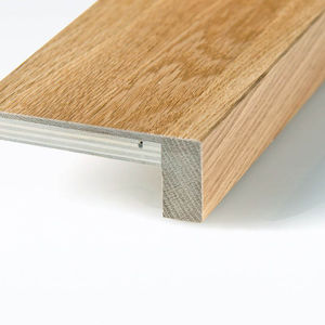 Holz-Treppenkante