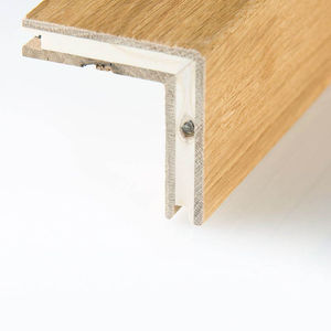 Holz-Treppenkante