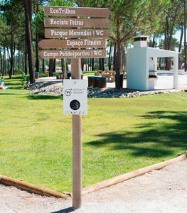 Schild mit hohen Beinen