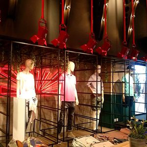 Frau-Schaufensterpuppe / Vintage / Stoff / sitzend