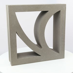 hohler Betonstein 1