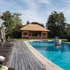 Holzpavillon / Ziegeldach / Holzdach / für Bar